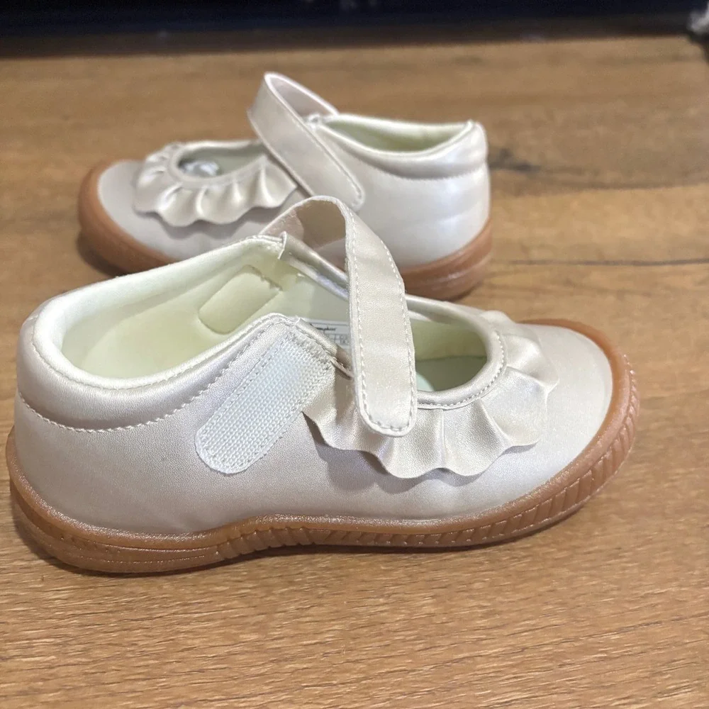 NWT Oomphies Amina Ruffled Mary Jane Shoes Girls Slip On Ruffle Metallic Gold 12